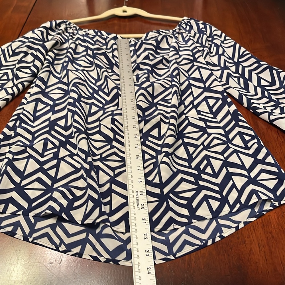 Britt Ryan Navy and White Geometric Silk 3/4 Sleeve Blouse Size Medium - Picture 5 of 7